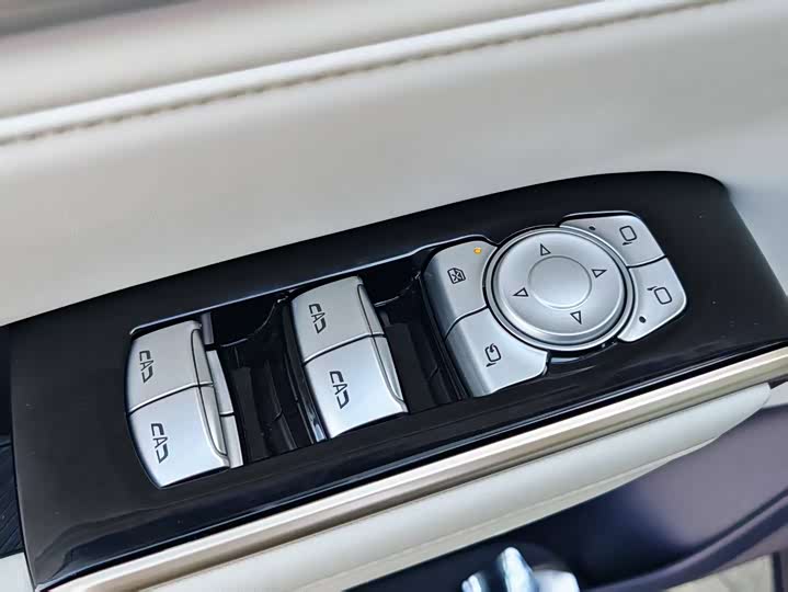 Buick GL8 Hybrid 2026 2026款 陆尊 奢享版