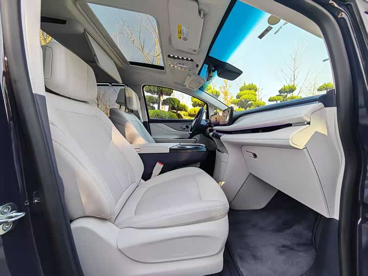 Buick GL8 Hybrid 2026 2026款 陆尊 奢享版