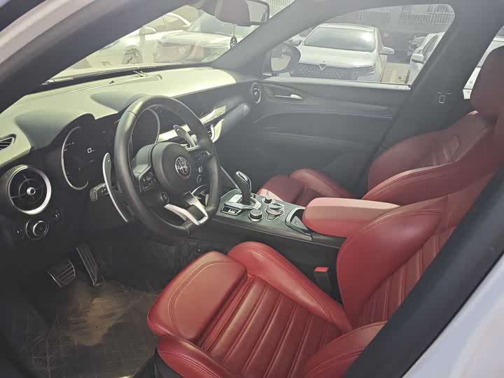 Alfa Romeo Stelvio 2023 2023款 2.0T 280HP Sprint纵擎版