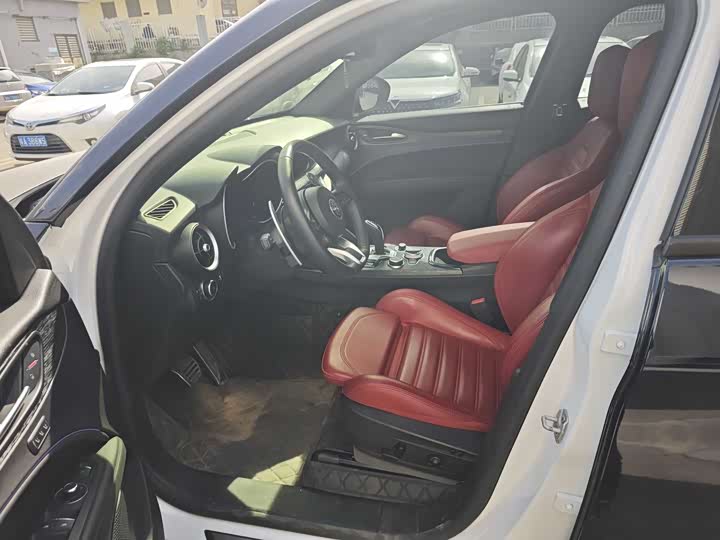 Alfa Romeo Stelvio 2023 2023款 2.0T 280HP Sprint纵擎版