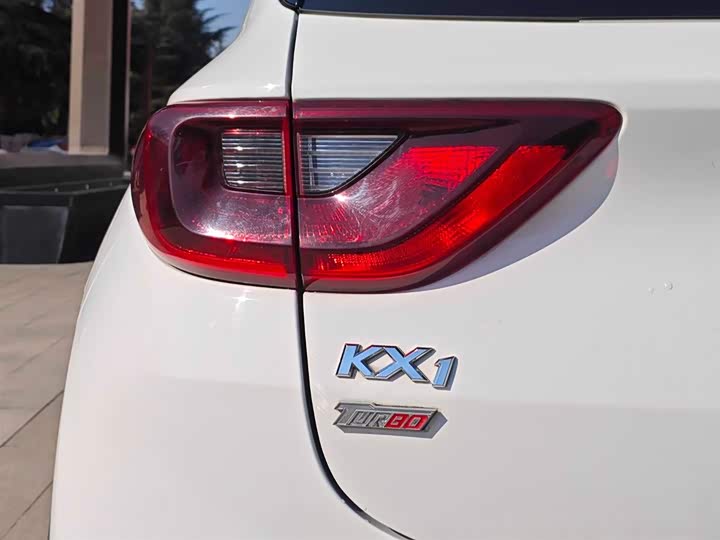 Kia KX1 2021 2021款 1.4L CVT趣享天窗款