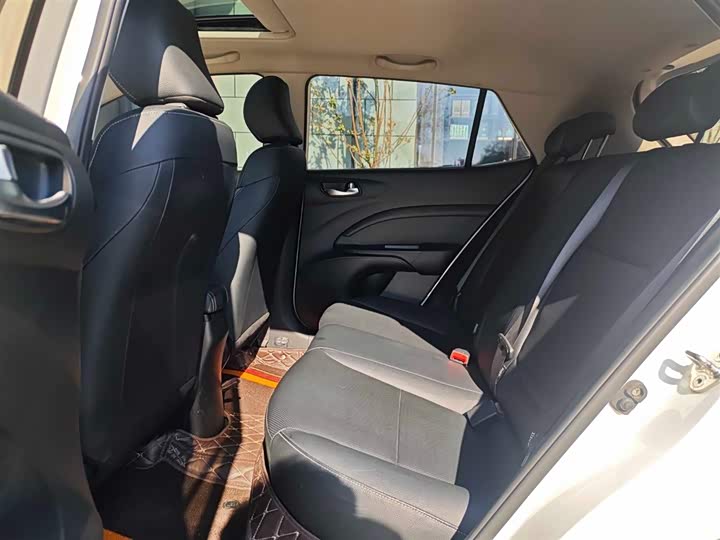 Kia KX1 2021 2021款 1.4L CVT趣享天窗款