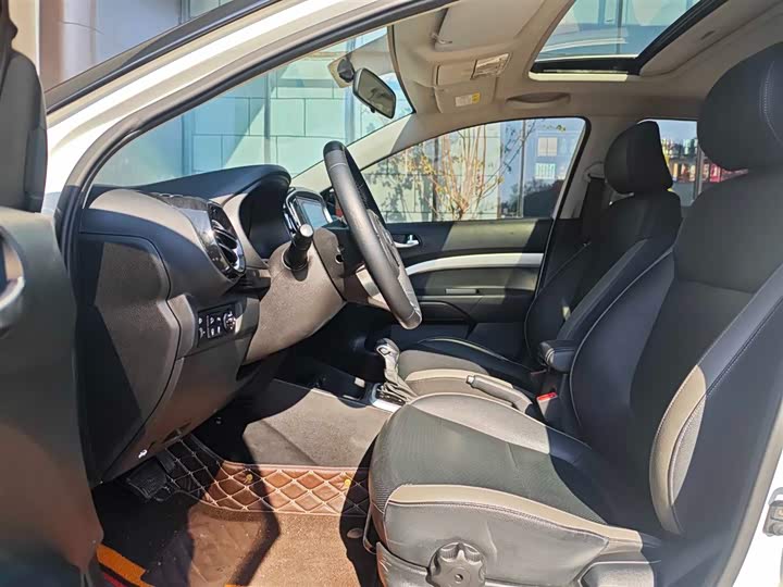 Kia KX1 2021 2021款 1.4L CVT趣享天窗款