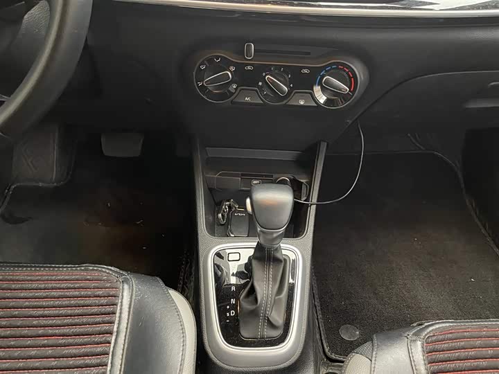 Kia KX1 2021 2021款 1.4L 自动趣享版