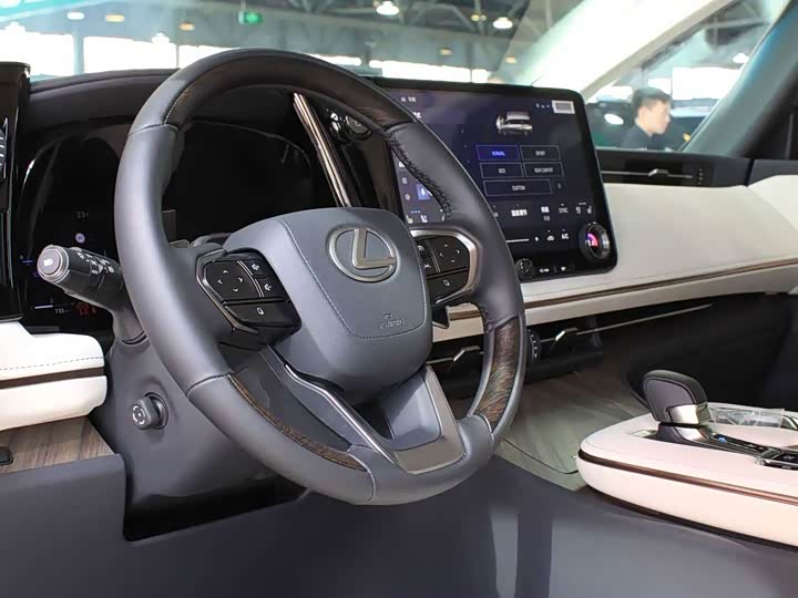 Lexus LM 2023 2023款 500h 六座尊崇版