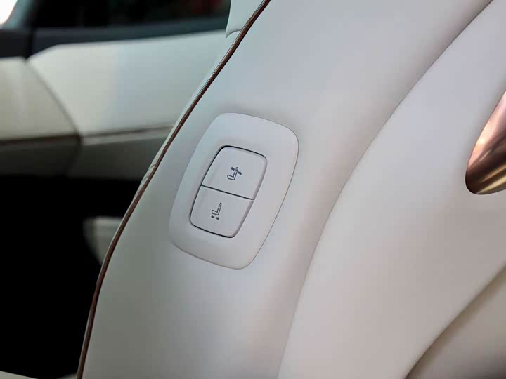 Lexus LM 2023 2023款 500h 六座尊崇版