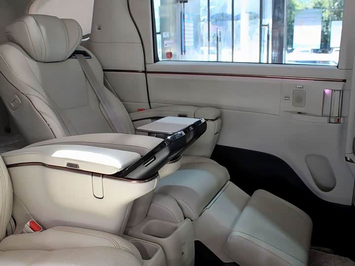 Lexus LM 2023 2023款 500h 六座尊崇版