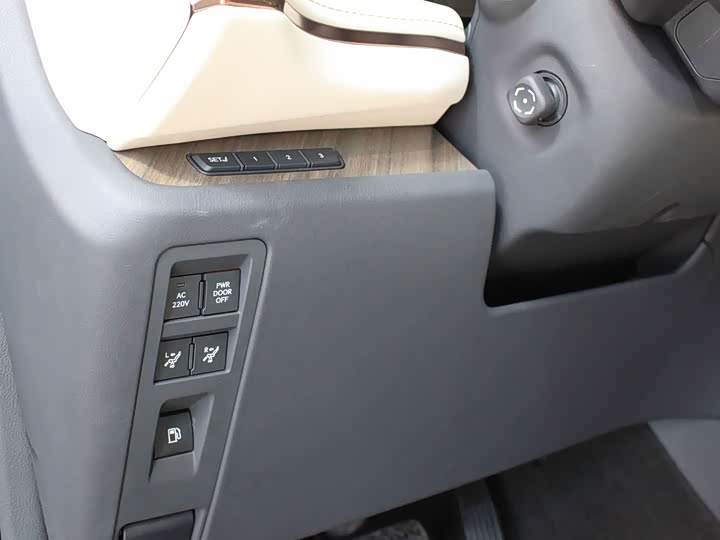 Lexus LM 2023 2023款 500h 六座尊崇版