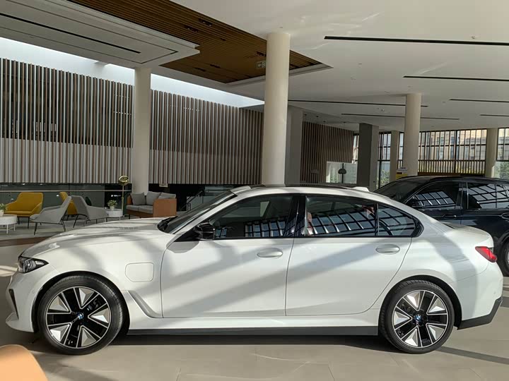 BMW i3 2025 2025款 eDrive 40 L 曜夜运动套装