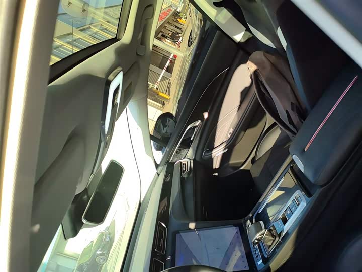 Hongqi H6 2023 2023款 2.0T 致逸版