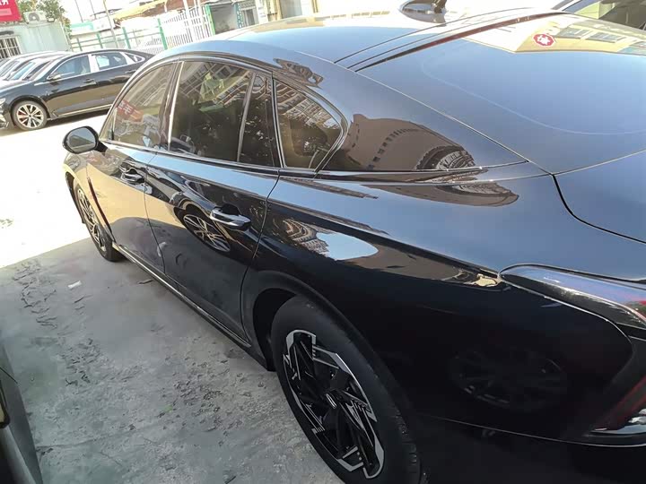 Hongqi H6 2023 2023款 2.0T 致逸版