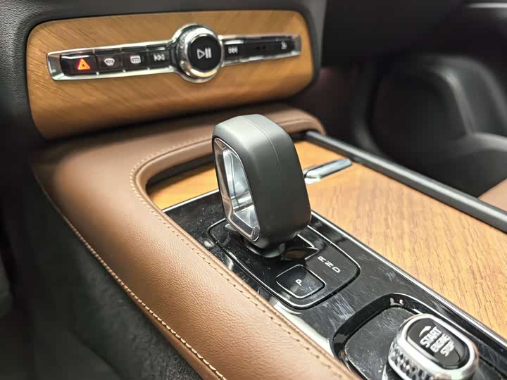 Volvo XC90 2024 2024款 B5 智行豪华版 7座