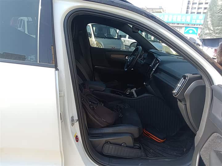 Volvo XC40 EV 2021 2021款 P8 纯电 四驱智雅运动版