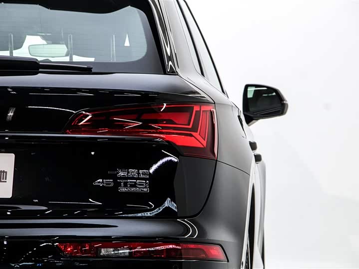 Audi Q5L 2025 2025款 45周年典藏版 45 TFSI 豪华动感型