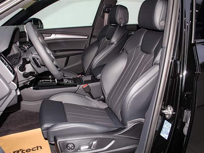 Audi Q5L 2025 2025款 45周年典藏版 45 TFSI 豪华动感型