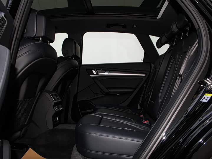Audi Q5L 2025 2025款 45周年典藏版 45 TFSI 豪华动感型