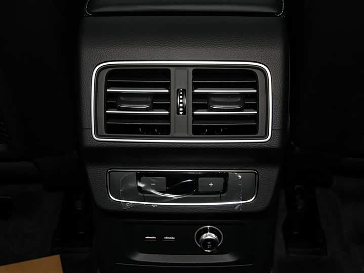 Audi Q5L 2025 2025款 45周年典藏版 45 TFSI 豪华动感型