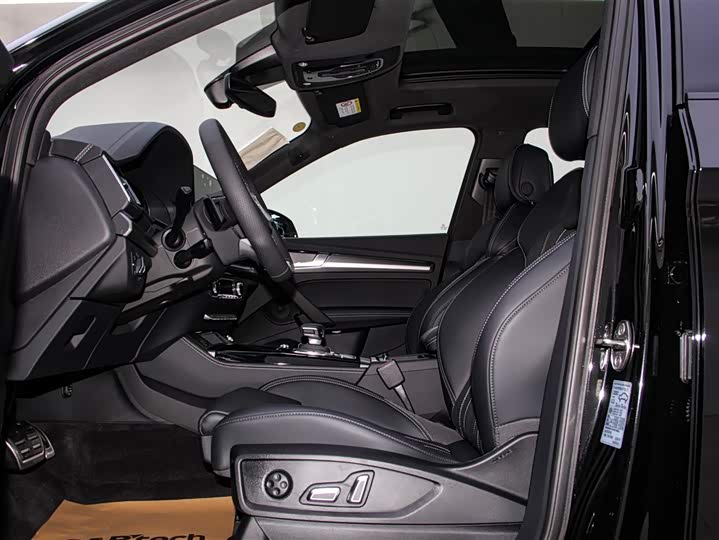 Audi Q5L 2025 2025款 45周年典藏版 45 TFSI 豪华动感型