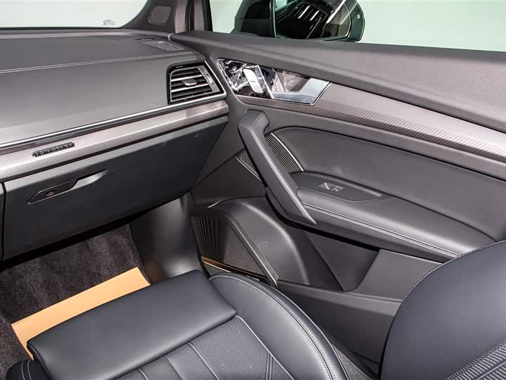 Audi Q5L 2025 2025款 45周年典藏版 45 TFSI 豪华动感型