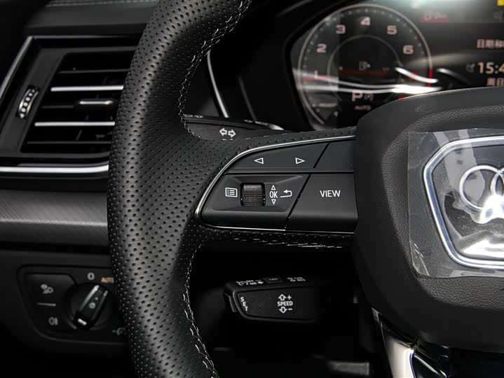 Audi Q5L 2025 2025款 45周年典藏版 45 TFSI 豪华动感型