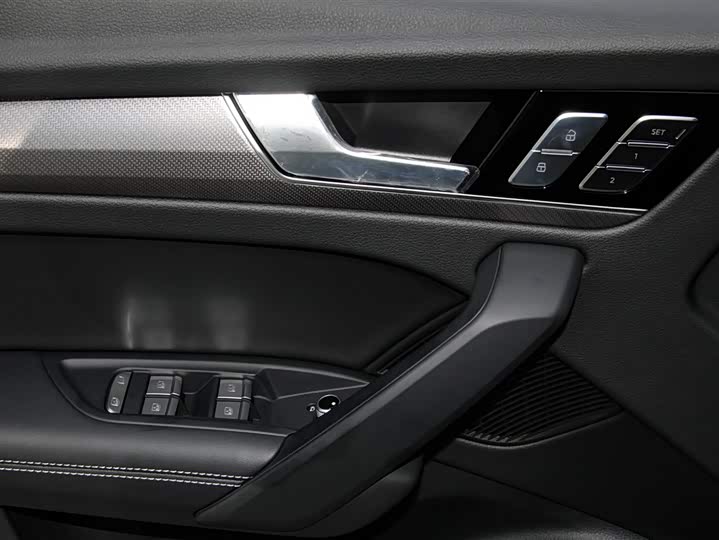 Audi Q5L 2025 2025款 45周年典藏版 45 TFSI 豪华动感型