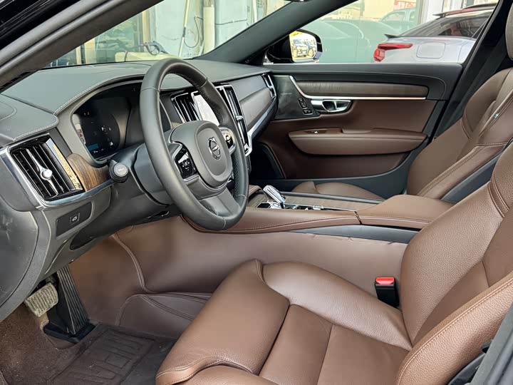 Volvo S90 2025 2025款 B5 智远豪华版