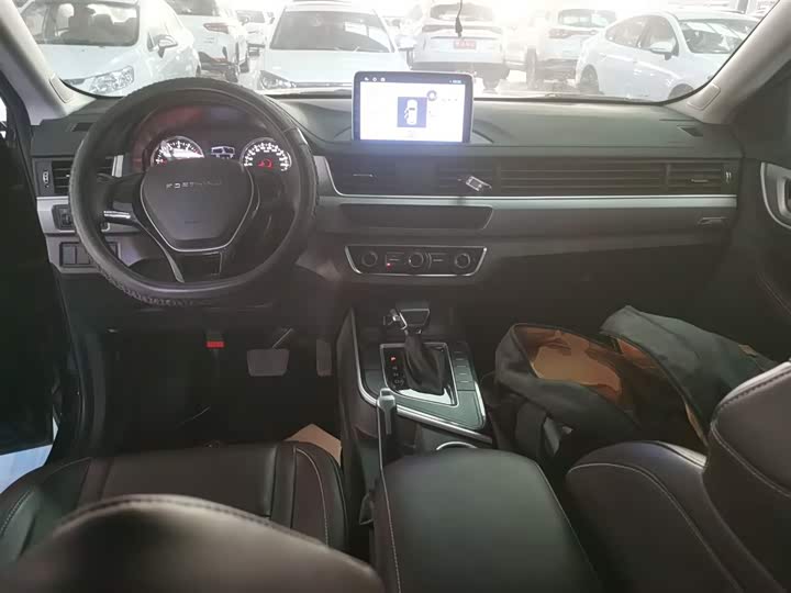 Dongfeng Forthing T5 2022 2022款 盛世款 1.5T 自动逐梦版五座