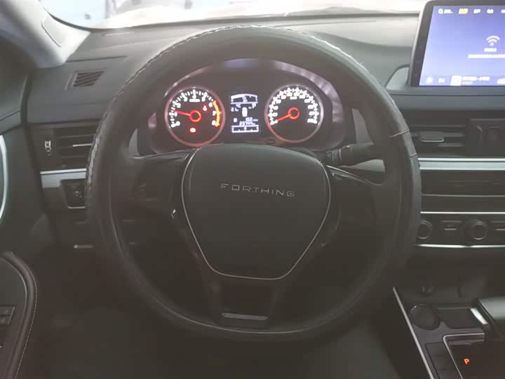 Dongfeng Forthing T5 2022 2022款 盛世款 1.5T 自动逐梦版五座