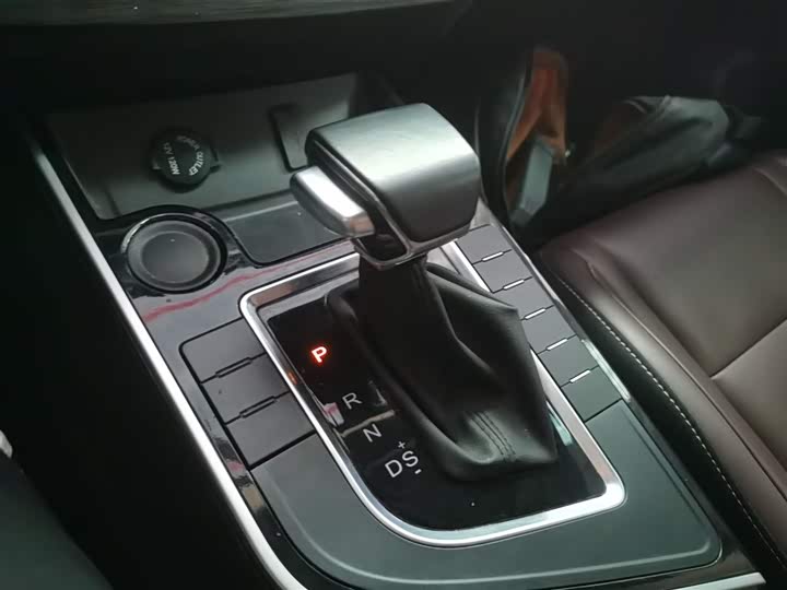 Dongfeng Forthing T5 2022 2022款 盛世款 1.5T 自动逐梦版五座