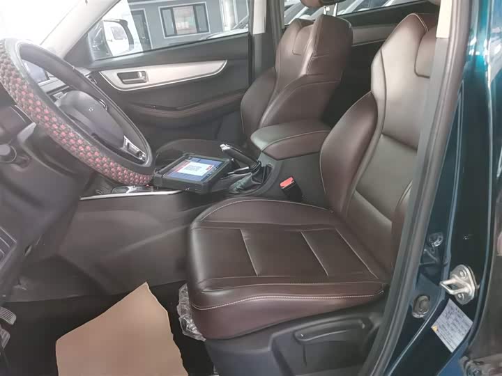 Dongfeng Forthing T5 2022 2022款 盛世款 1.5T 自动逐梦版五座