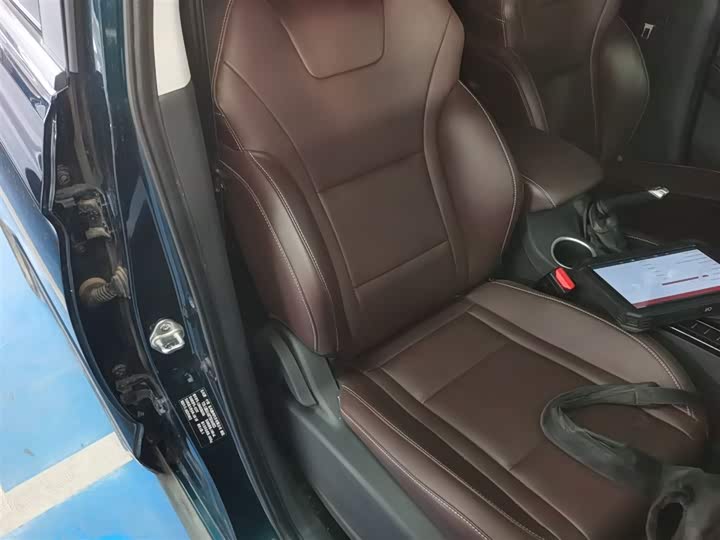 Dongfeng Forthing T5 2022 2022款 盛世款 1.5T 自动逐梦版五座