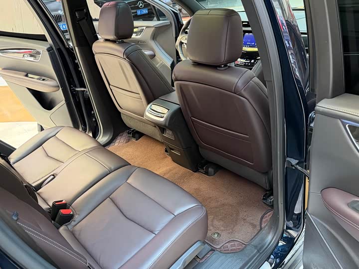 Cadillac XT6 2022 2022款 2.0T 七座四驱豪华型