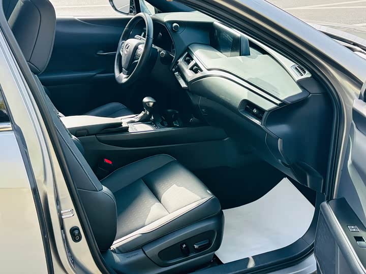 Lexus UX 2020 2020款 260h 探·趣版