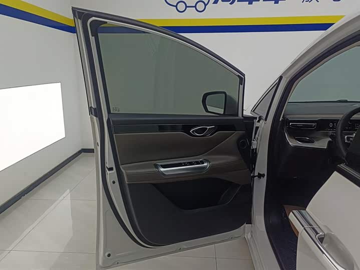 GAC Trumpchi E8 2024 2024款 荣耀系列 2.0L 荣耀版