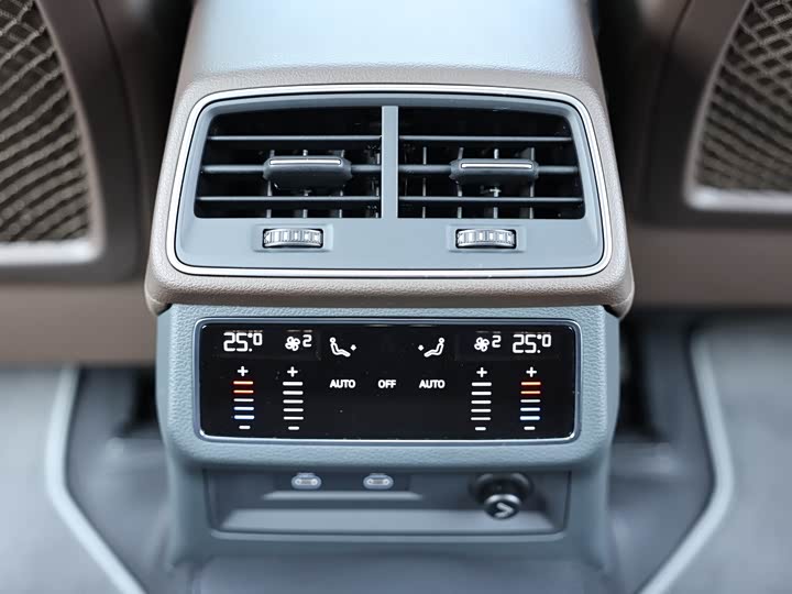 Audi A7L 2024 2024款 45TFSI quattro S-line 见远型 流晶套装