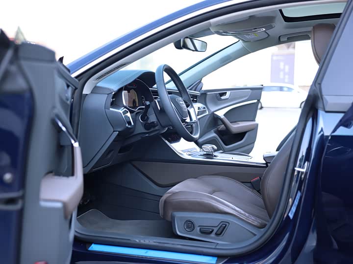 Audi A7L 2024 2024款 45TFSI quattro S-line 见远型 流晶套装