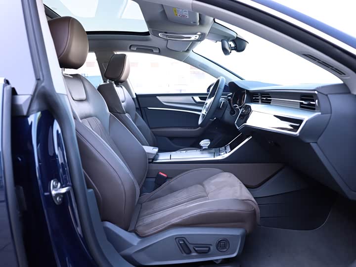 Audi A7L 2024 2024款 45TFSI quattro S-line 见远型 流晶套装