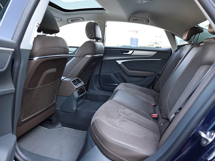 Audi A7L 2024 2024款 45TFSI quattro S-line 见远型 流晶套装