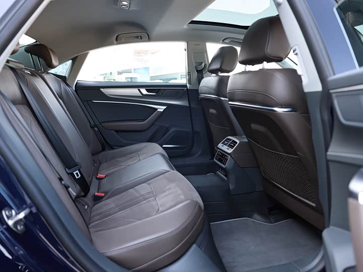 Audi A7L 2024 2024款 45TFSI quattro S-line 见远型 流晶套装