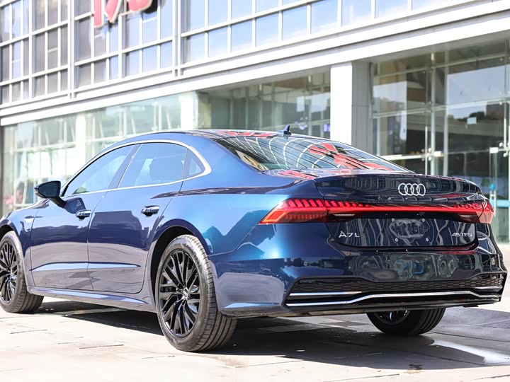 Audi A7L 2024 2024款 45TFSI quattro S-line 见远型 流晶套装