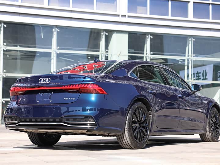 Audi A7L 2024 2024款 45TFSI quattro S-line 见远型 流晶套装