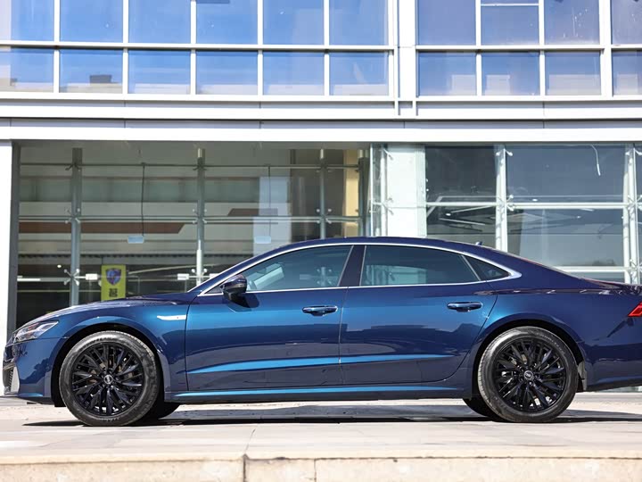 Audi A7L 2024 2024款 45TFSI quattro S-line 见远型 流晶套装