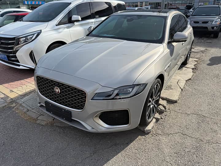 Jaguar XF L 2025 2025款 2.0T P250 两驱尊享豪华版