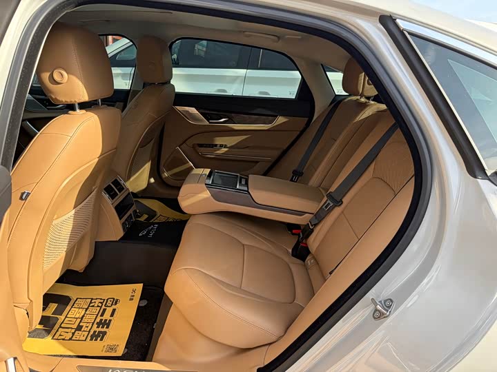 Jaguar XF L 2025 2025款 2.0T P250 两驱尊享豪华版