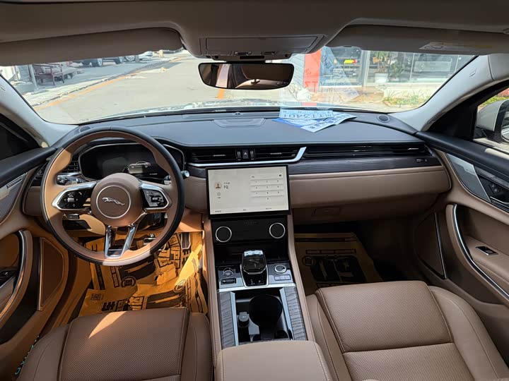 Jaguar XF L 2025 2025款 2.0T P250 两驱尊享豪华版