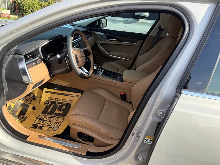 Jaguar XF L 2025 2025款 2.0T P250 两驱尊享豪华版