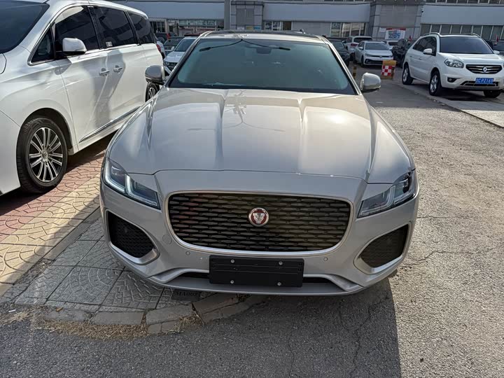 Jaguar XF L 2025 2025款 2.0T P250 两驱尊享豪华版