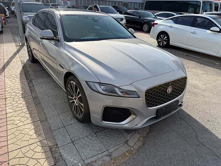 Jaguar XF L 2025 2025款 2.0T P250 两驱尊享豪华版