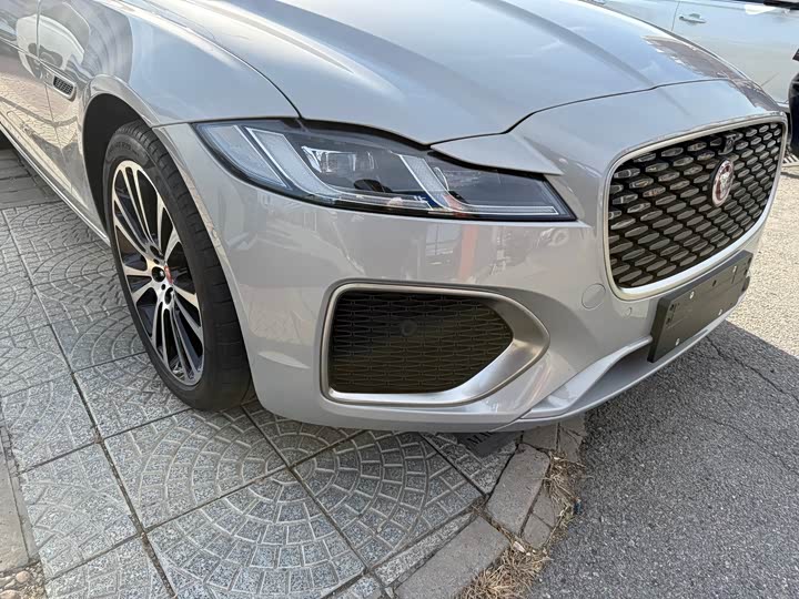 Jaguar XF L 2025 2025款 2.0T P250 两驱尊享豪华版