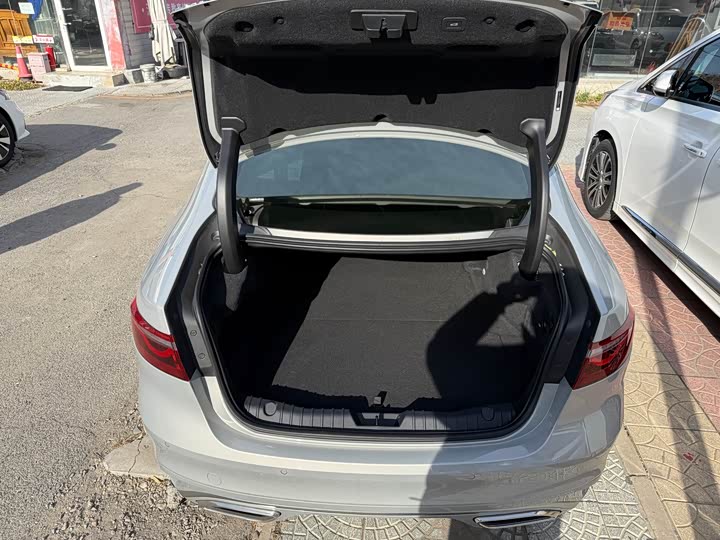 Jaguar XF L 2025 2025款 2.0T P250 两驱尊享豪华版